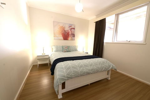 Family Home In Prime Location - Lightning Ridge Tourism 1