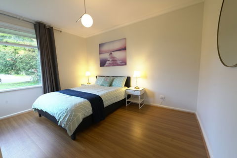 Family Home In Prime Location - Lightning Ridge Tourism 4