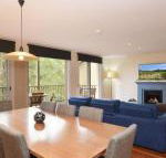 Villa 3br De Saran Resort Condo located within Cypress Lakes Resort nothing is more central - Lightning Ridge Tourism