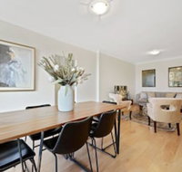 HomeHotel Luxury Close to Train Station - Lightning Ridge Tourism
