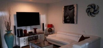 La Casa De Playa - Lightning Ridge Tourism 4