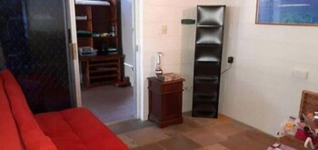 La Casa De Playa - Lightning Ridge Tourism 5