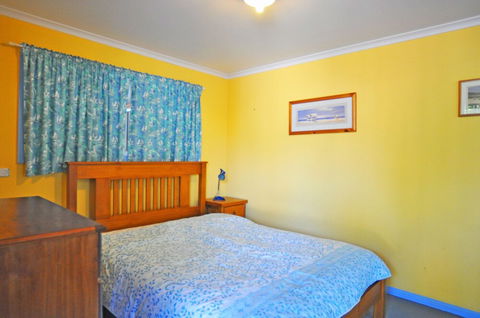 THE Lighthouse Surf Side - Lightning Ridge Tourism 6