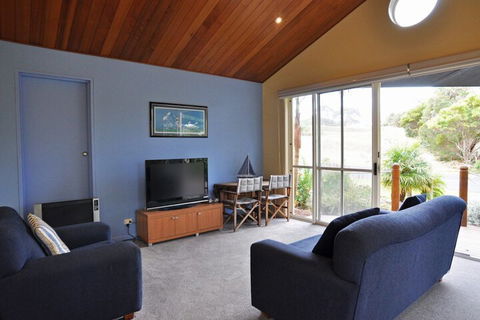 THE Sails 4 Linen Included Central Location - Lightning Ridge Tourism 7
