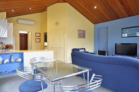 THE Sails 4 Linen Included Central Location - Lightning Ridge Tourism 5