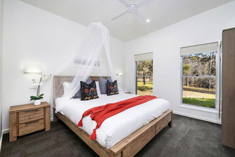 Ironbark Villa 1 - Lightning Ridge Tourism 1