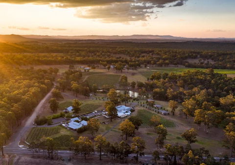 Ironbark Villa 1 - Lightning Ridge Tourism 2