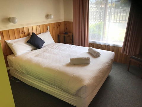 Kellraine Holiday Units - Lightning Ridge Tourism 5