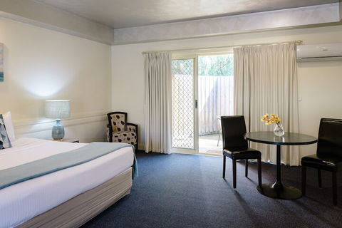 Fairways Resort - Lightning Ridge Tourism 3