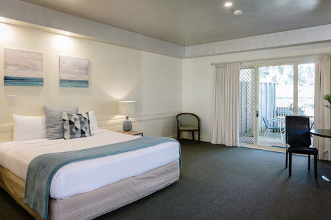 Fairways Resort - Lightning Ridge Tourism 2