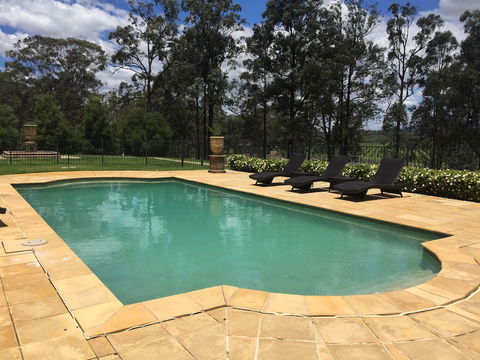 Villa Provence - Lightning Ridge Tourism 4