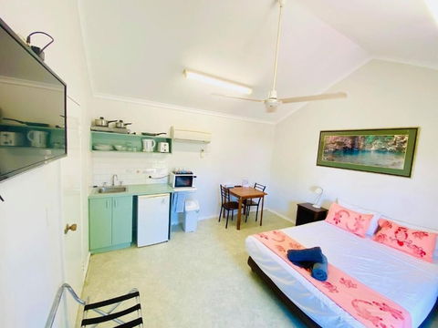 Kununurra Lakeside Resort - Lightning Ridge Tourism 6