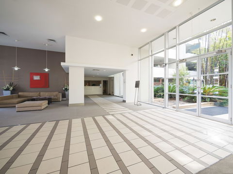 Oaks Brisbane Mews Suites - Lightning Ridge Tourism 4