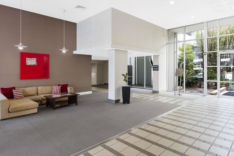 Oaks Brisbane Mews Suites - Lightning Ridge Tourism 5
