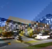 The Glen Hotel  Suites - Lightning Ridge Tourism