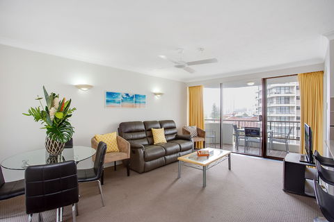 Pacific Resort Broadbeach - Lightning Ridge Tourism 5