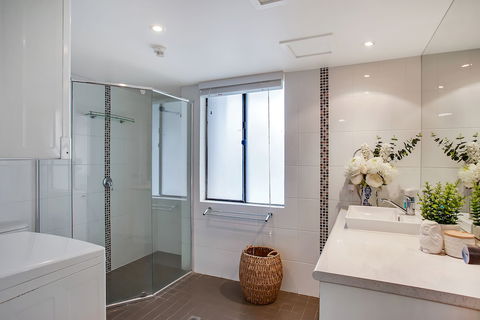 Pacific Resort Broadbeach - Lightning Ridge Tourism 4