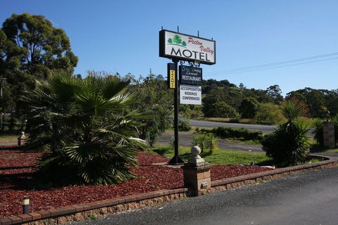 Picton Valley Motel - Lightning Ridge Tourism 1