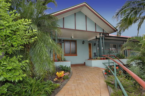 McNevins Loganholme Motel - Lightning Ridge Tourism 1