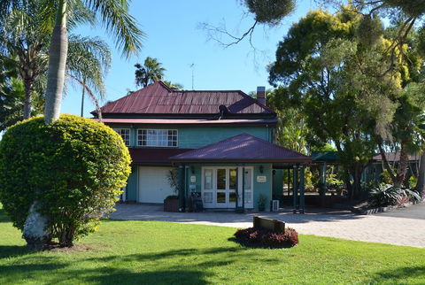 McNevins Loganholme Motel - Lightning Ridge Tourism 2