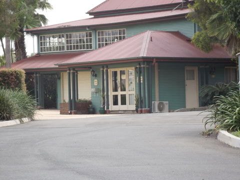 McNevins Loganholme Motel - Lightning Ridge Tourism 0