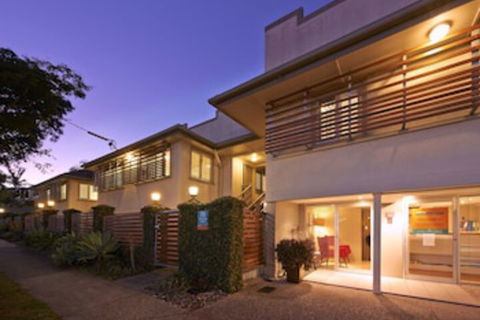 Brisbane Street Studios - Lightning Ridge Tourism 0