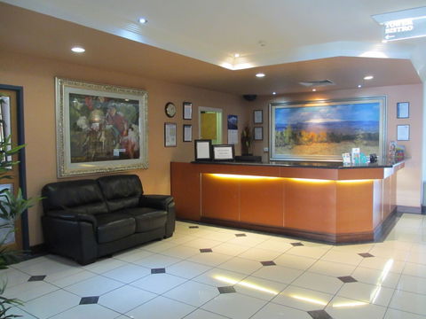 Springwood Tower Apartment Hotel - Lightning Ridge Tourism 1