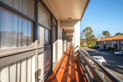 Nightcap At Ferntree Gully Hotel Motel - Lightning Ridge Tourism 3