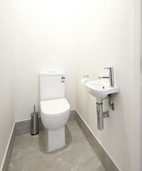 Executive Home Accomodation - Lightning Ridge Tourism 3