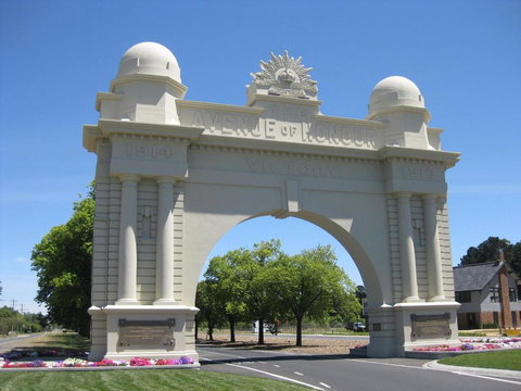 Eyre House - Lightning Ridge Tourism 1