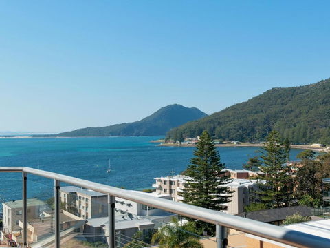 Views Views & More Views Sub Penthouse In Shoal Bay - Lightning Ridge Tourism 3