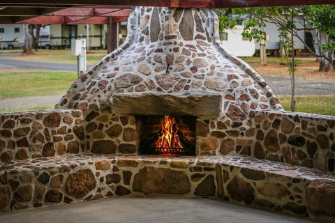Esk Caravan Park & Motel - Lightning Ridge Tourism 2