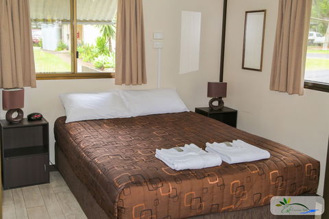 Esk Caravan Park & Motel - Lightning Ridge Tourism 5
