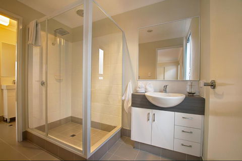 A Little Luxury In Town - Lightning Ridge Tourism 3
