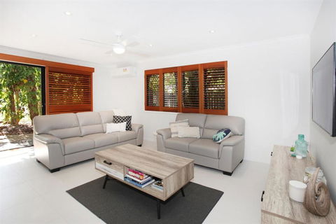 FABULOUS HOLIDAY HIDEAWAY COOLUM BEACH - Lightning Ridge Tourism 2