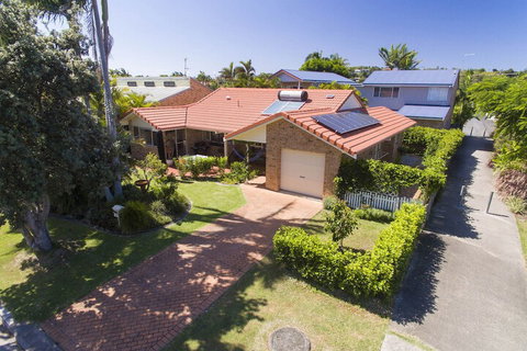 SECRET GARDEN WiFi Netflix Pet Friendly - Lightning Ridge Tourism 6