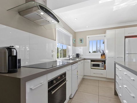 HILLTOP HAVEN In MOLLYMOOK - Lightning Ridge Tourism 1