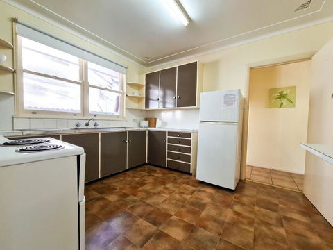 GOLF 39 MOLLYMOOK BEACH - Lightning Ridge Tourism 1
