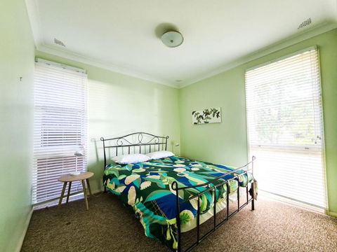 GOLF 39 MOLLYMOOK BEACH - Lightning Ridge Tourism 2