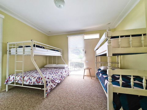 GOLF 39 MOLLYMOOK BEACH - Lightning Ridge Tourism 4