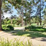 GOLF 39 MOLLYMOOK BEACH - Lightning Ridge Tourism 0