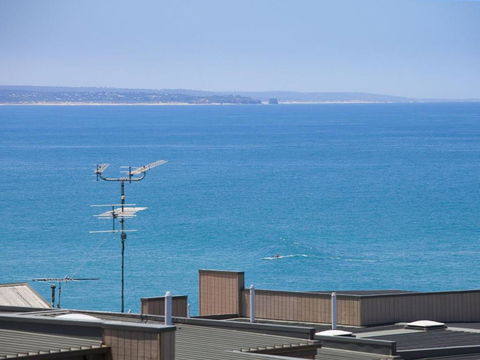 POINT GREY APARTMENT 14 The Point - Lightning Ridge Tourism 5