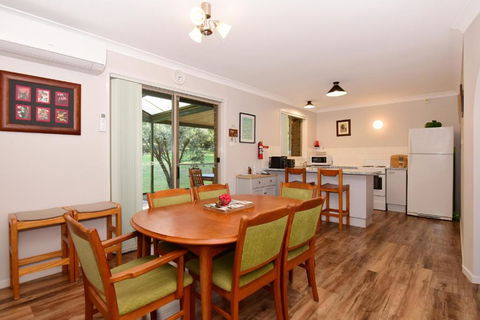 Valley Haven 3 Bedrooms Close To The Village! - Lightning Ridge Tourism 1