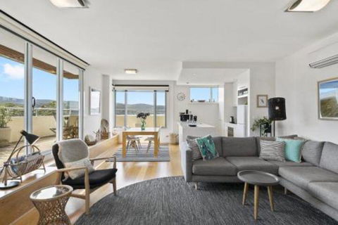 POINT GREY APARTMENT ONE VIEWPOINT - Lightning Ridge Tourism 5