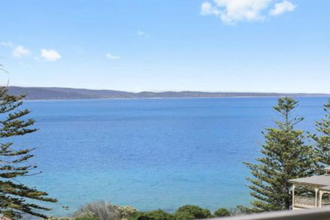 POINT GREY APARTMENT ONE VIEWPOINT - Lightning Ridge Tourism 3