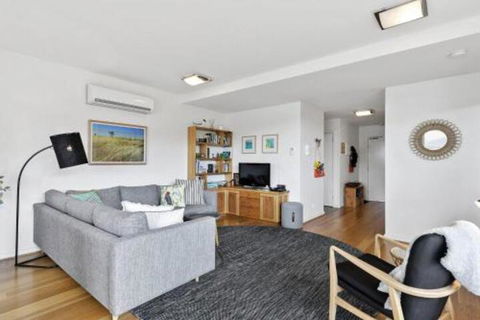 POINT GREY APARTMENT ONE VIEWPOINT - Lightning Ridge Tourism 2