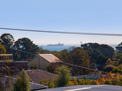FAMILY GETAWAY DROMANA - Lightning Ridge Tourism 5