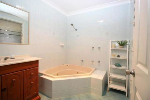 MAGIC BEACH HOUSE PET FRIENDLY - Lightning Ridge Tourism 2
