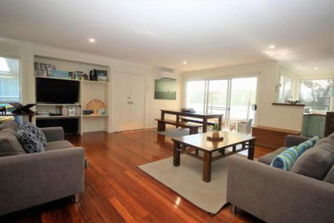 MAGIC BEACH HOUSE PET FRIENDLY - Lightning Ridge Tourism 6
