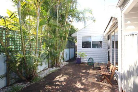 MAGIC BEACH HOUSE PET FRIENDLY - Lightning Ridge Tourism 7
